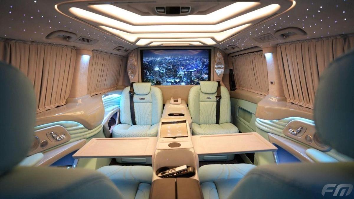 Mercedes-Benz V 300 VIP BUSINESS VAN – FULL LUXURY OPTION | BRAND NEW | GCC | 2025-4-4