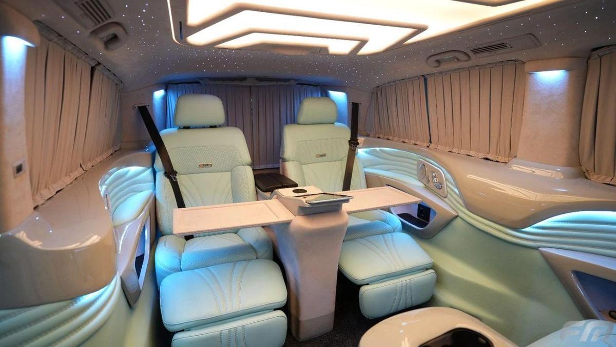 Mercedes-Benz V 300 VIP BUSINESS VAN – FULL LUXURY OPTION | BRAND NEW | GCC | 2025-5-5