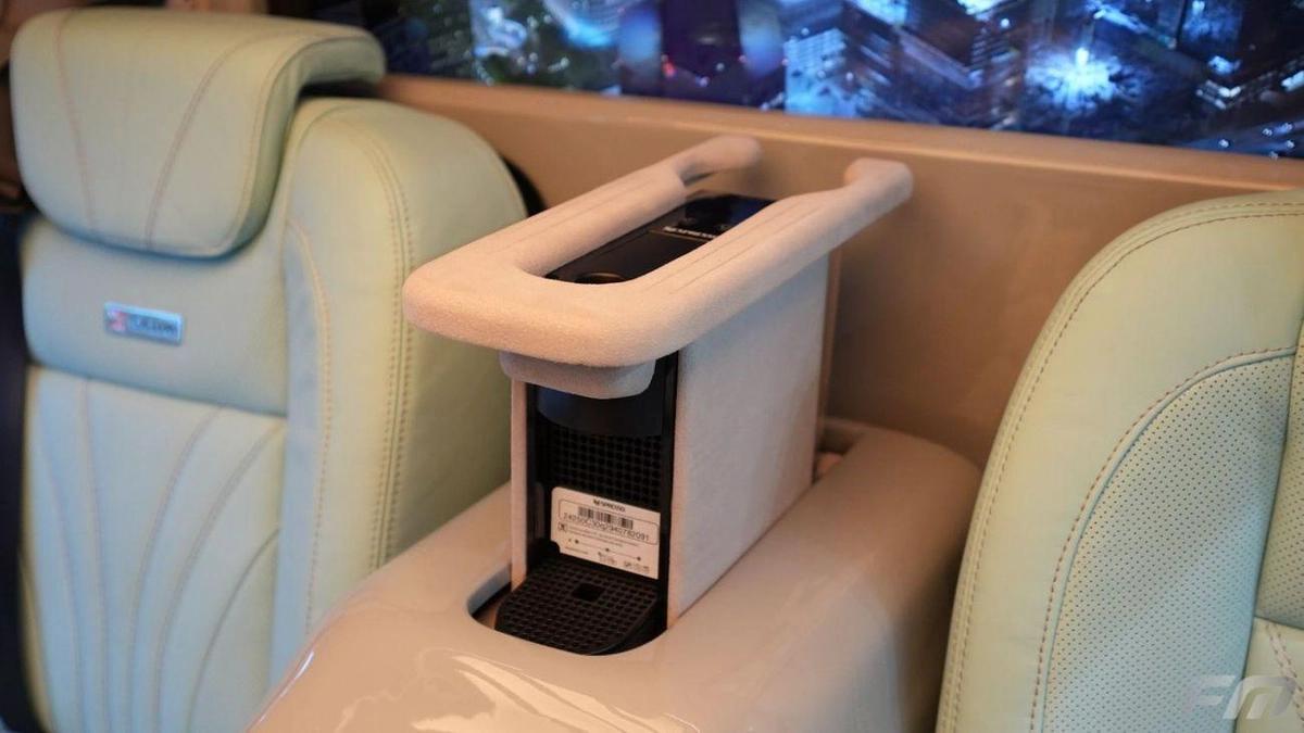 Mercedes-Benz V 300 VIP BUSINESS VAN – FULL LUXURY OPTION | BRAND NEW | GCC | 2025-6-6