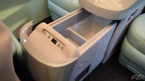 Mercedes-Benz V 300 VIP BUSINESS VAN – FULL LUXURY OPTION | BRAND NEW | GCC | 2025