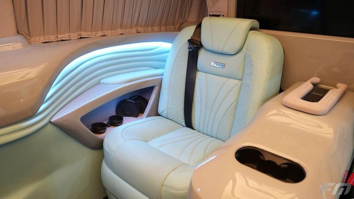 Mercedes-Benz V 300 VIP BUSINESS VAN – FULL LUXURY OPTION | BRAND NEW | GCC | 2025-8-8