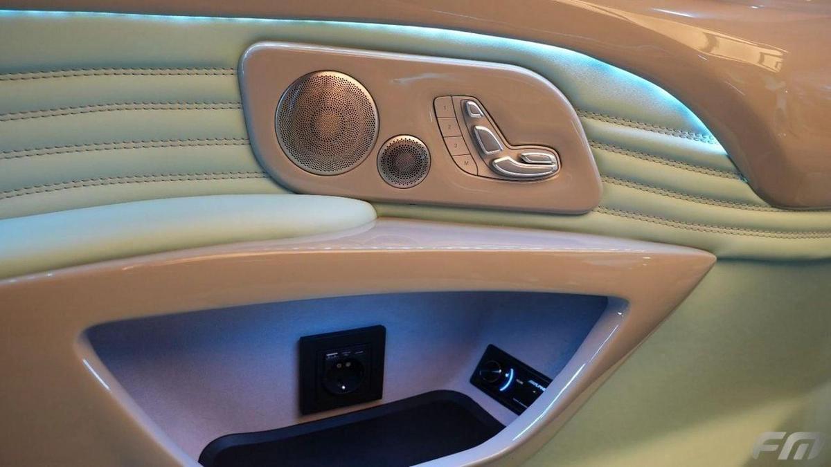 Mercedes-Benz V 300 VIP BUSINESS VAN – FULL LUXURY OPTION | BRAND NEW | GCC | 2025-10-10