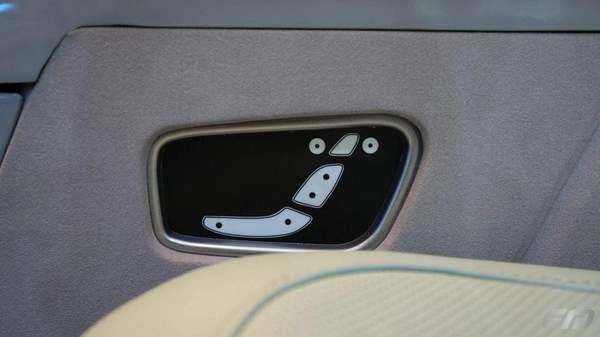 Mercedes-Benz V 300 VIP BUSINESS VAN – FULL LUXURY OPTION | BRAND NEW | GCC | 2025