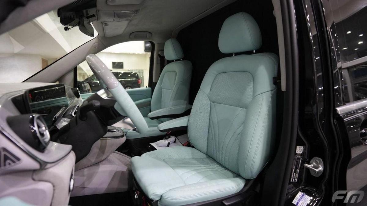Mercedes-Benz V 300 VIP BUSINESS VAN – FULL LUXURY OPTION | BRAND NEW | GCC | 2025-16-16