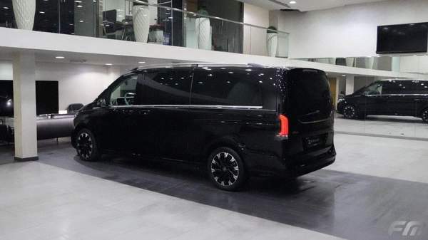 Mercedes-Benz V 300 VIP BUSINESS VAN – FULL LUXURY OPTION | BRAND NEW | GCC | 2025