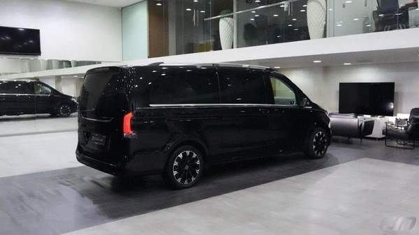 Mercedes-Benz V 300 VIP BUSINESS VAN – FULL LUXURY OPTION | BRAND NEW | GCC | 2025