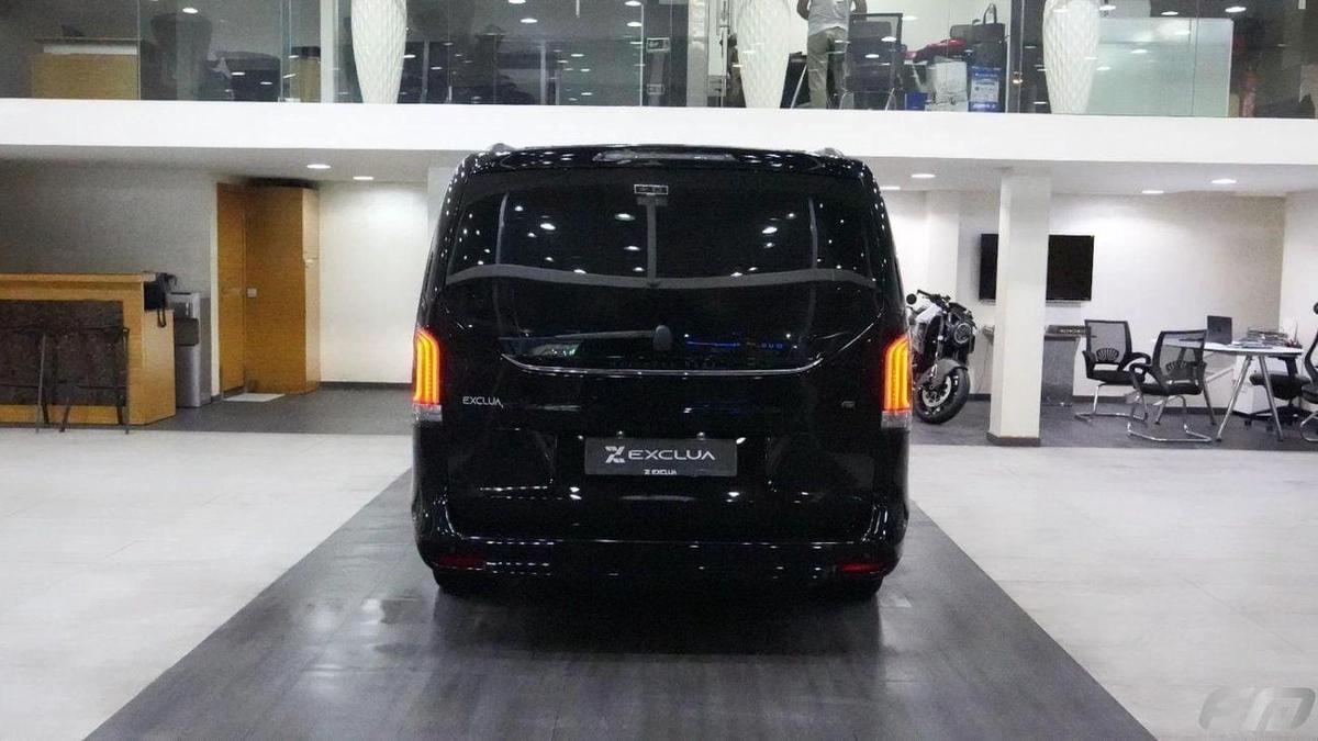 Mercedes-Benz V 300 VIP BUSINESS VAN – FULL LUXURY OPTION | BRAND NEW | GCC | 2025-21-21