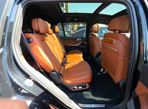 BMW X7 xDrive40i Luxury M Sport Package 3.0L xDrive 40i M Sport 5 years Warranty & Service 2025 GCC