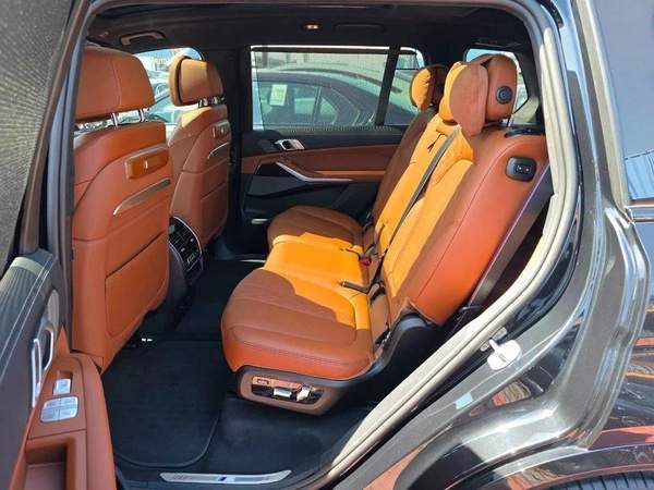 BMW X7 xDrive40i Luxury M Sport Package 3.0L xDrive 40i M Sport 5 years Warranty & Service 2025 GCC