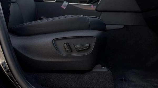 Toyota Land Cruiser PETROL 2026
