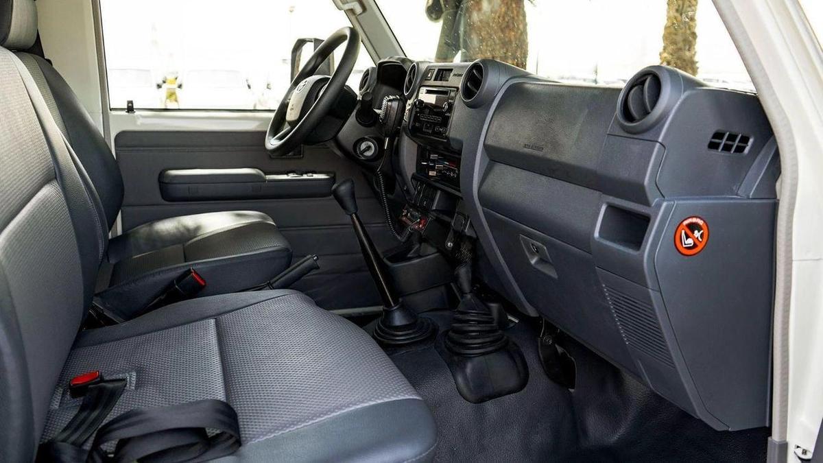 Toyota Land Cruiser 70 TOYOTA LAND CRUISER hard top ambulance LC78 4.2D MT MY2024-6-6