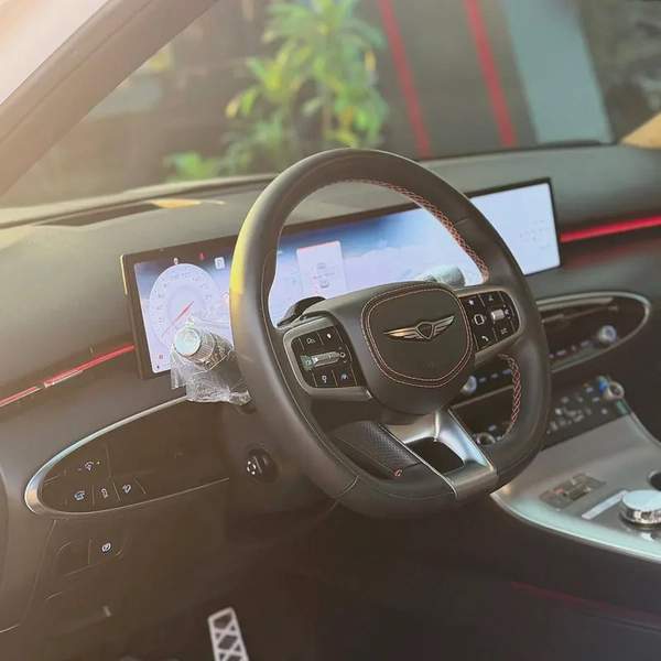 Genesis GV70 2025 | Korean Specs | Clean Title | 20K KM | White | جينسس GV70 2025