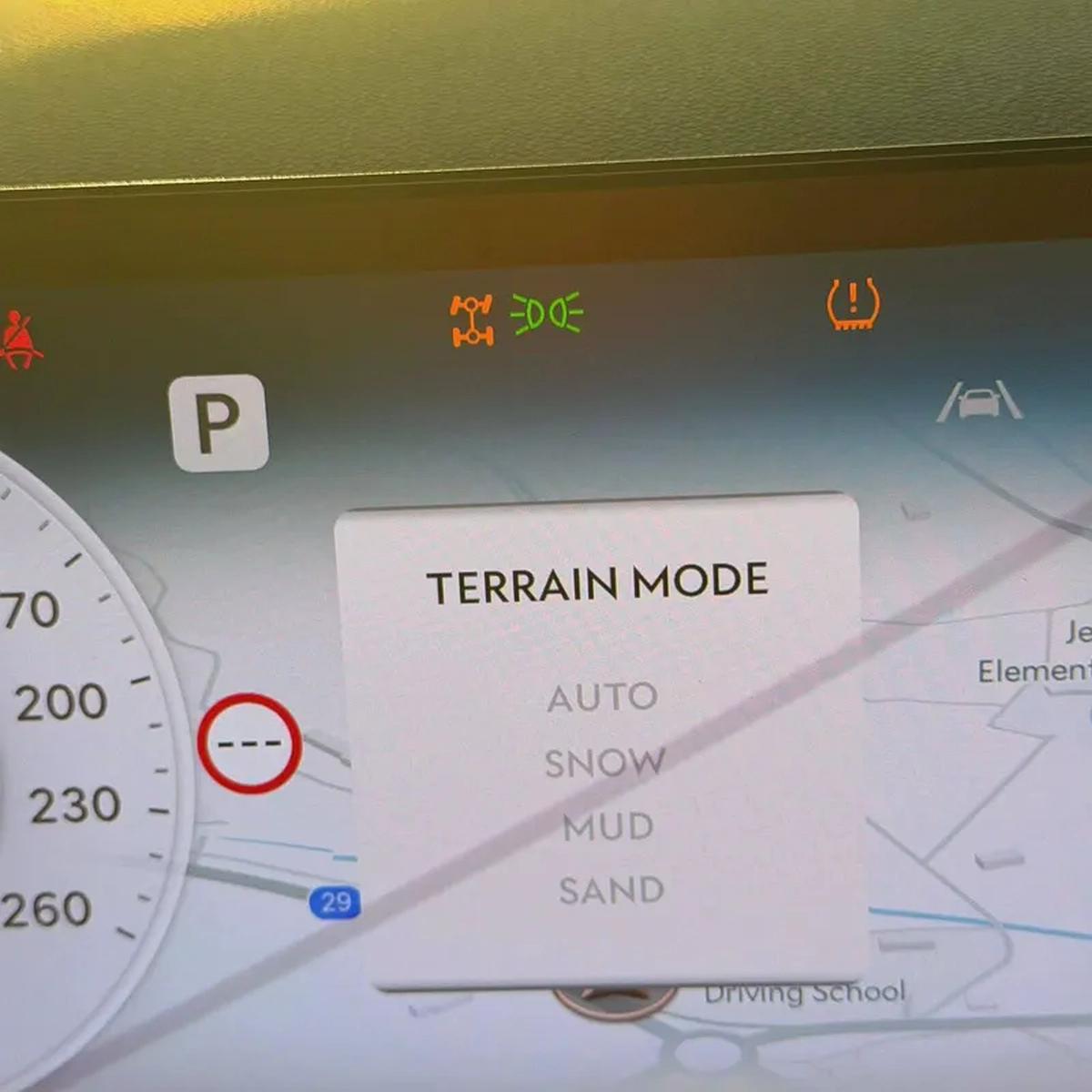 Genesis GV70 2025 | Korean Specs | Clean Title | 20K KM | White | جينسس GV70 2025-9-9