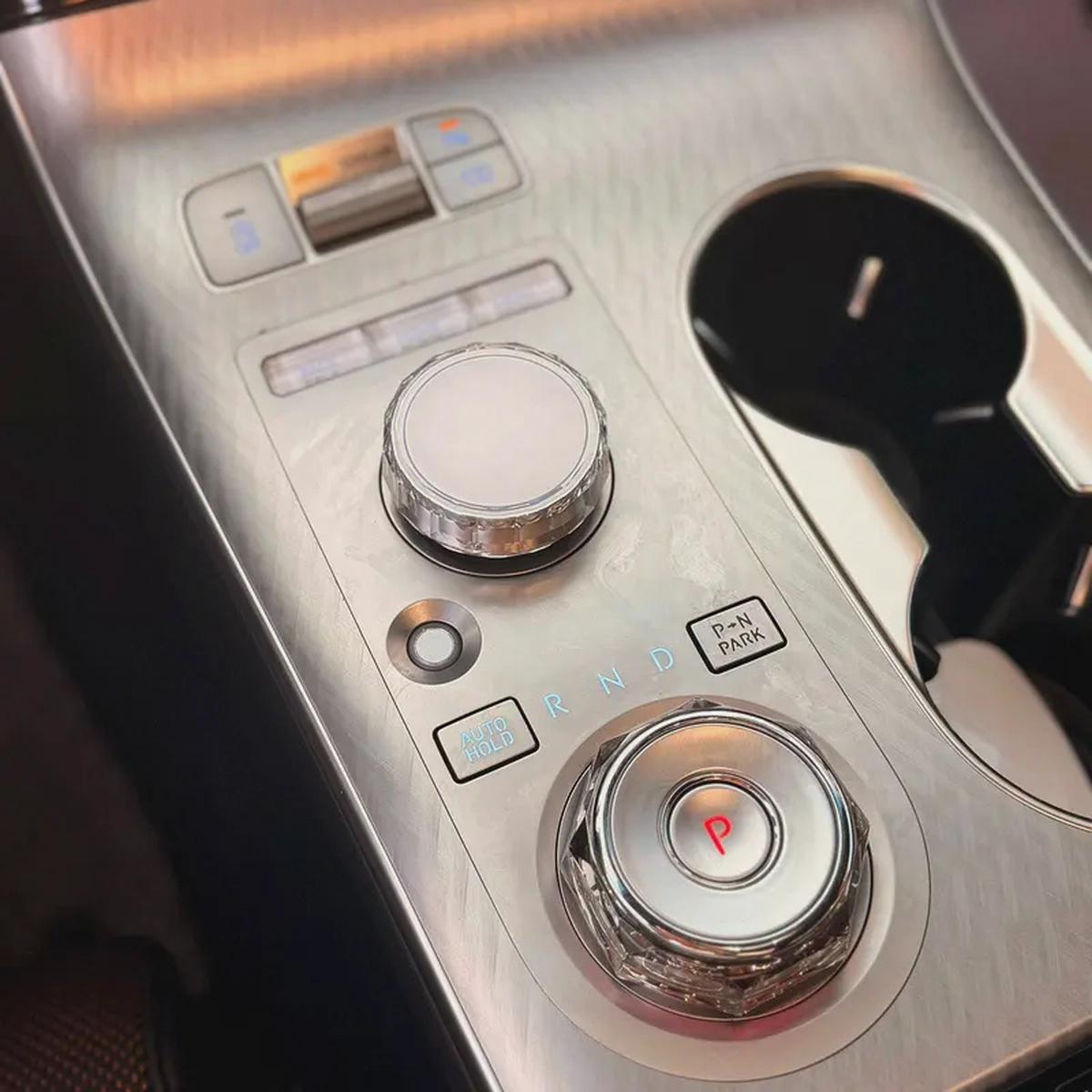 Genesis GV70 2025 | Korean Specs | Clean Title | 20K KM | White | جينسس GV70 2025-11-11