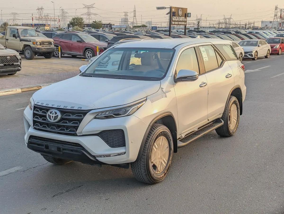 TOYOTA FORTUNER 2023 BRAND NEW GCC V4 2.7L-1-1