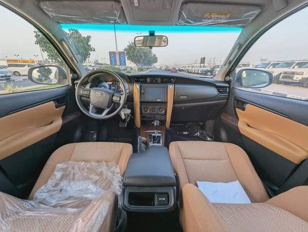 TOYOTA FORTUNER 2023 BRAND NEW GCC V4 2.7L