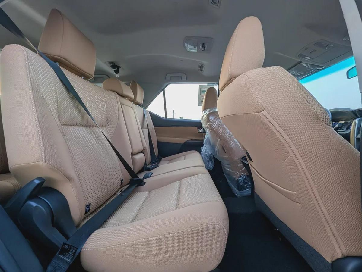 TOYOTA FORTUNER 2023 BRAND NEW GCC V4 2.7L-3-3