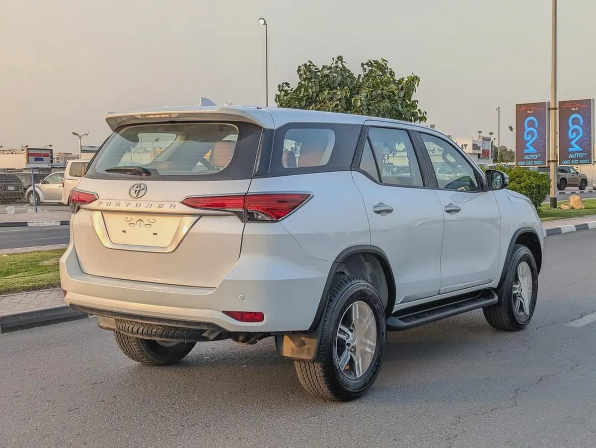 TOYOTA FORTUNER 2023 BRAND NEW GCC V4 2.7L-9-9