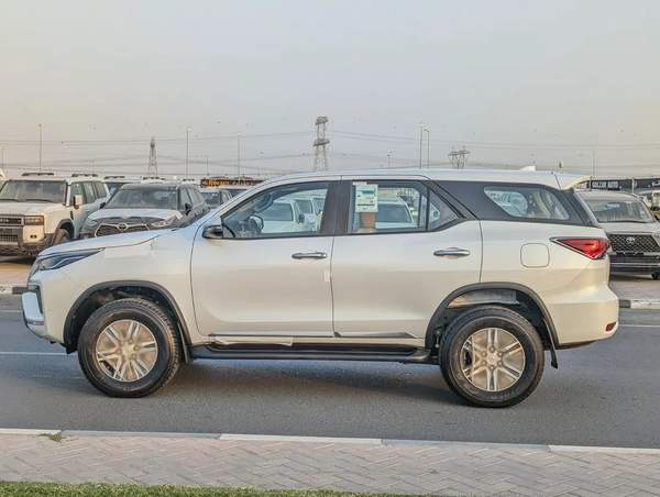 TOYOTA FORTUNER 2023 BRAND NEW GCC V4 2.7L
