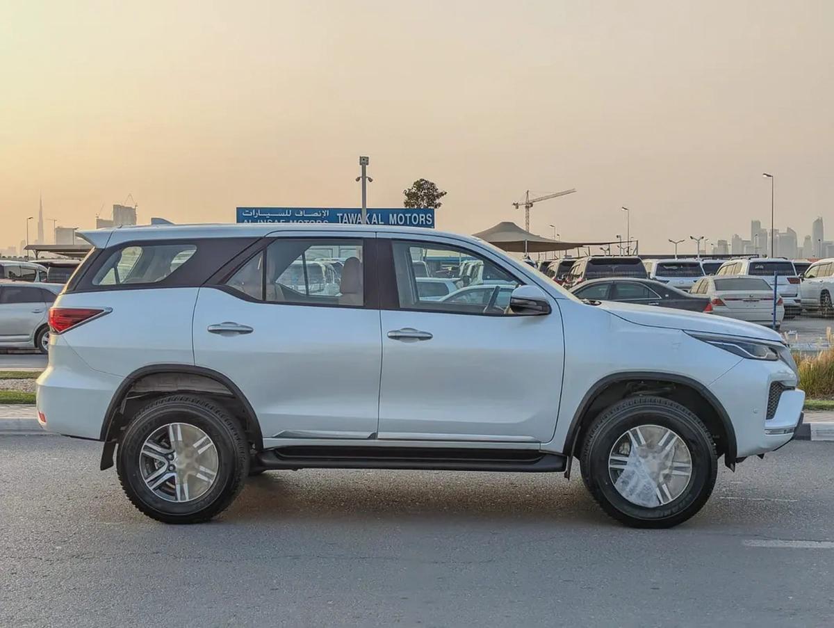 TOYOTA FORTUNER 2023 BRAND NEW GCC V4 2.7L-12-12