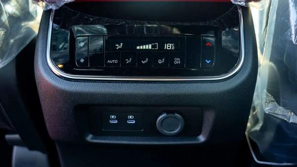 2026 Nissan Patrol V6 3.8L SE Platinum AT Petrol