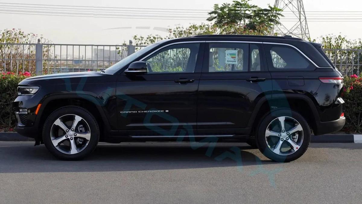 2025 JEEP GRAND CHEROKEE LIMITED PLUS GCC 0Km With 3 Yrs or 60K Km Warranty @Official Dealer-4-4