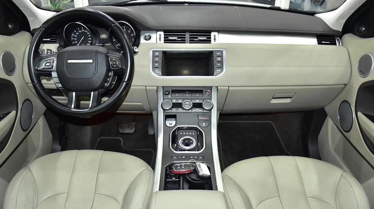 Land Rover Range Rover Evoque ( 2015 Model ) in White Color GCC Specs-1-1