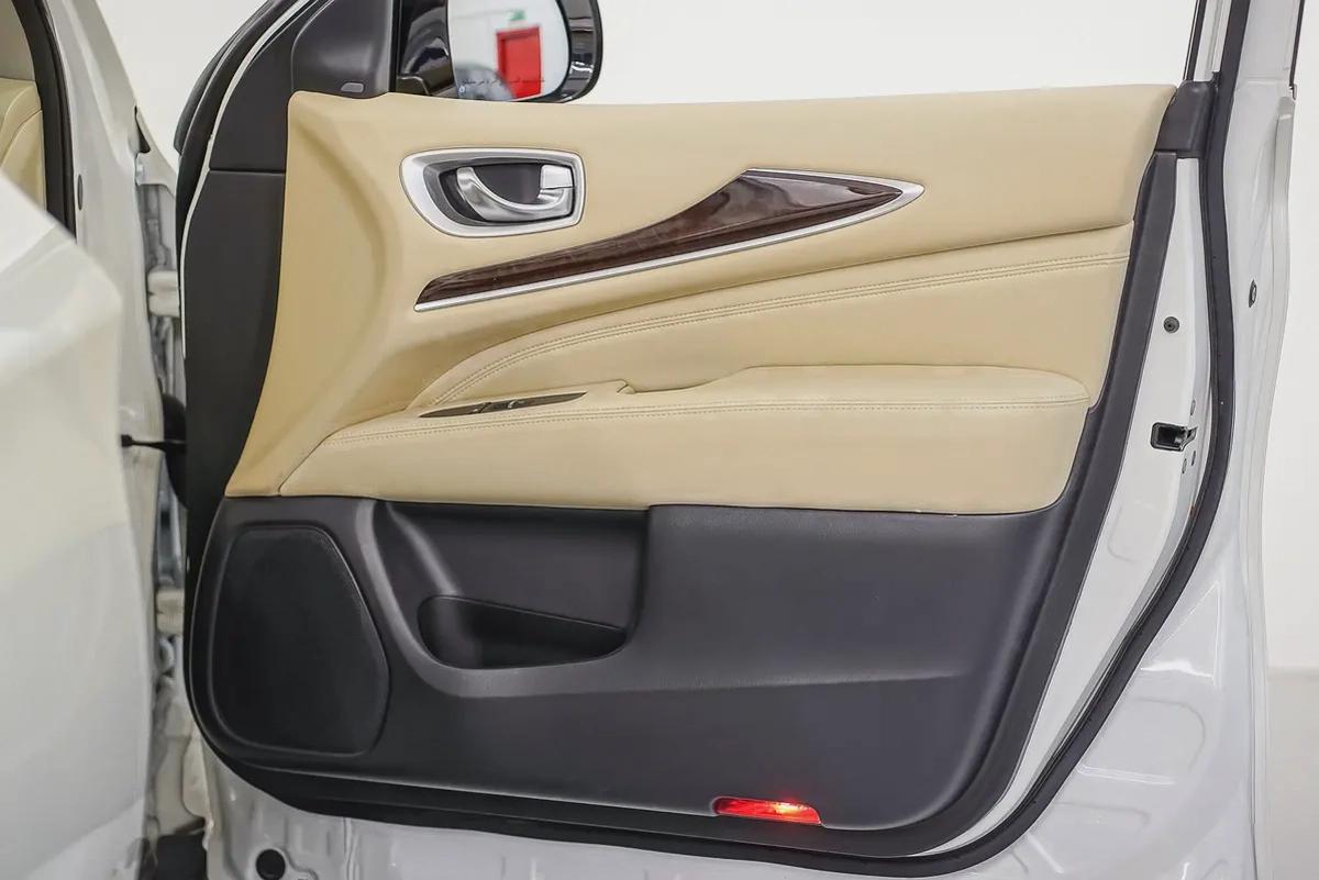 AED 931 PM | INFINITY QX60 7-SEATER 2017 | 7-SEATER | PARTIAL AGENCY HISTORY | 1 YEAR WARRANTY| GCC-11-11