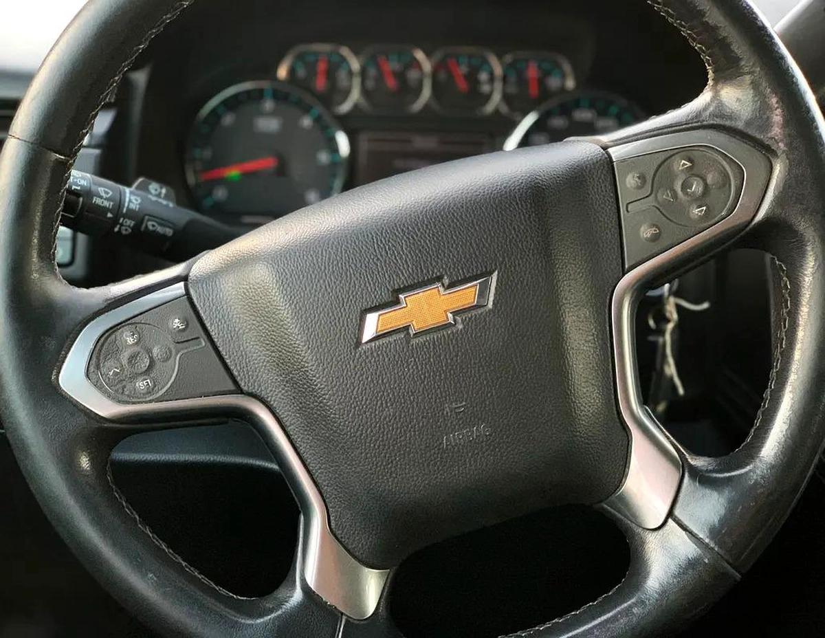 Chevrolet Suburban LT-3-3