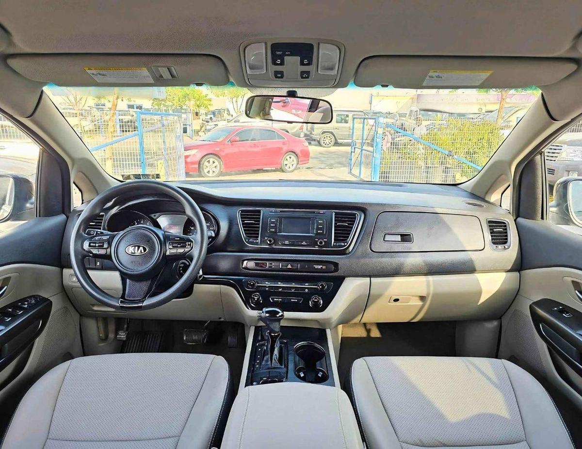 Kia Sedona LX / V6 / 3.3L / 7 SEATS / ELECTRIC SEATS/ EXPORT ONLY / LOT# 31911-8-8