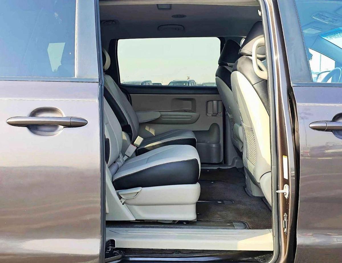 Kia Sedona LX / V6 / 3.3L / 7 SEATS / ELECTRIC SEATS/ EXPORT ONLY / LOT# 31911-10-10