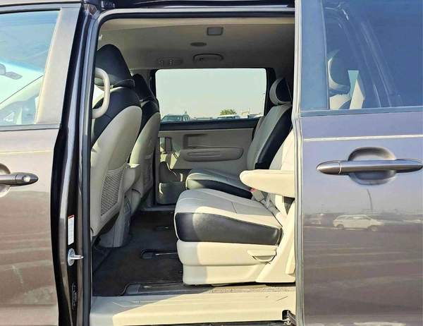 Kia Sedona LX / V6 / 3.3L / 7 SEATS / ELECTRIC SEATS/ EXPORT ONLY / LOT# 31911