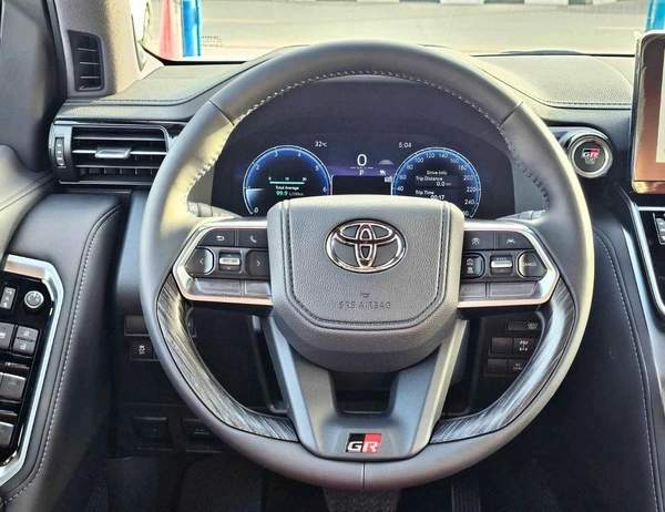 Toyota Land Cruiser GR SPORT 1MHEV HIGH HYBRID /REAR ENTERTAINMENT DVD/COOL BOX (CODE#LC3HGR)