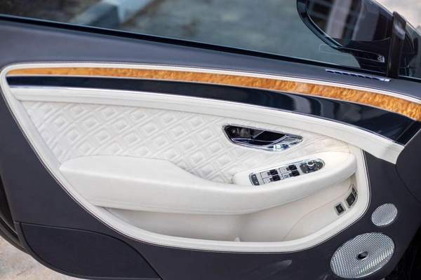 Bentley Continental GT 6.0L W12 (626 HP)