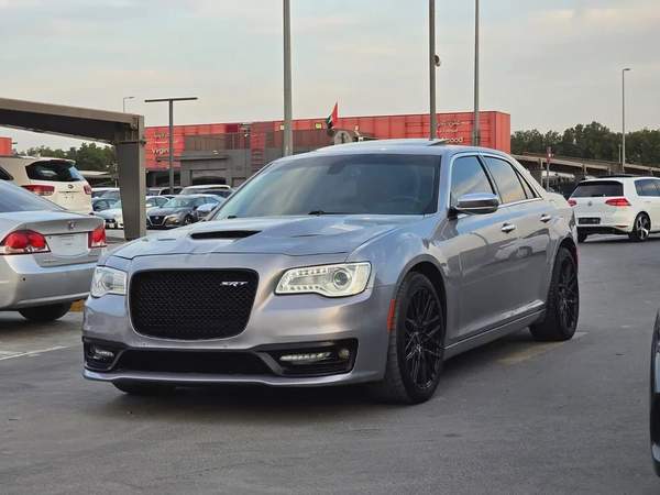 كرايسلر 300c مواصفات امريكية هيمي 8 سلندر بحالة جيدة