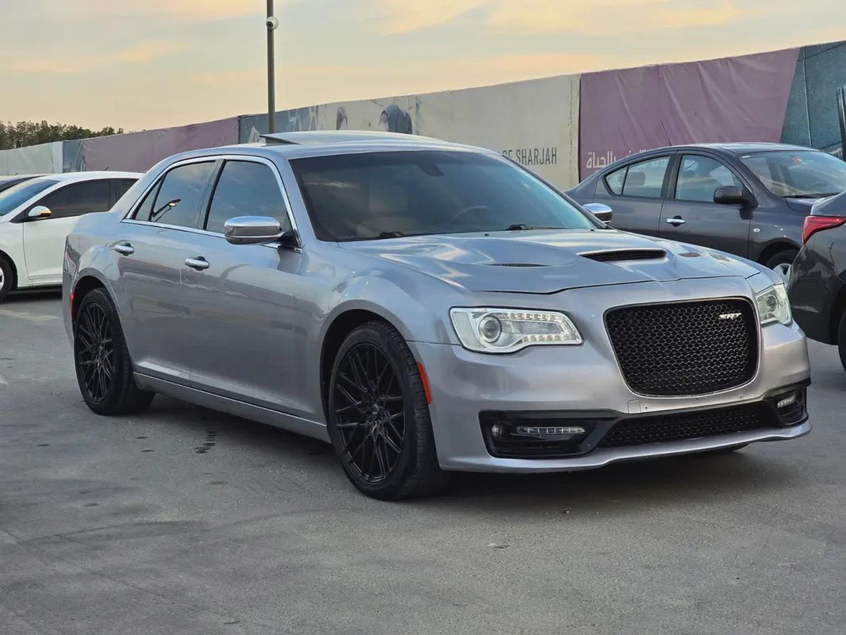 كرايسلر 300c مواصفات امريكية هيمي 8 سلندر بحالة جيدة-2-2