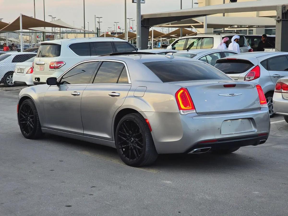 كرايسلر 300c مواصفات امريكية هيمي 8 سلندر بحالة جيدة-3-3