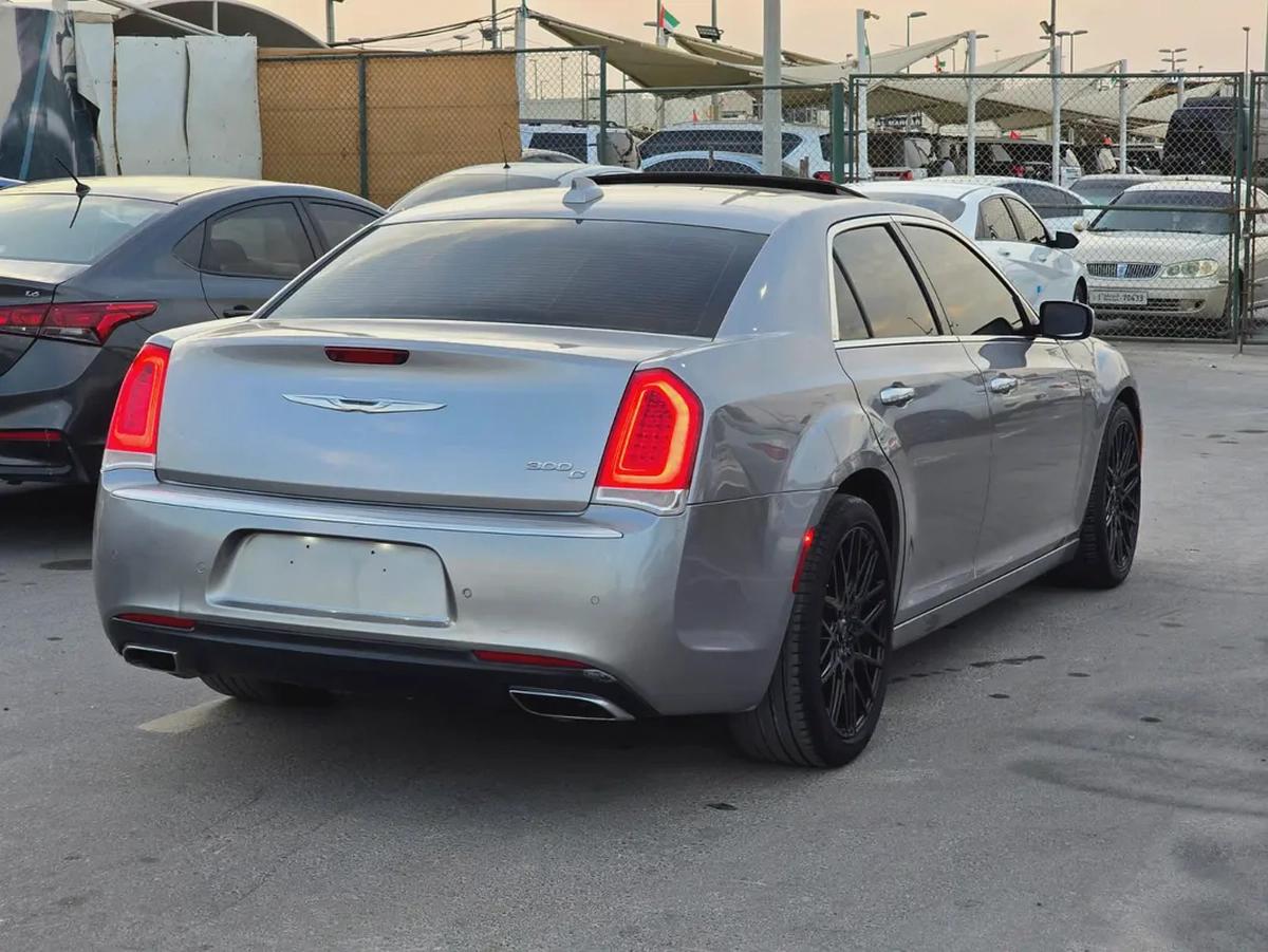 كرايسلر 300c مواصفات امريكية هيمي 8 سلندر بحالة جيدة-4-4