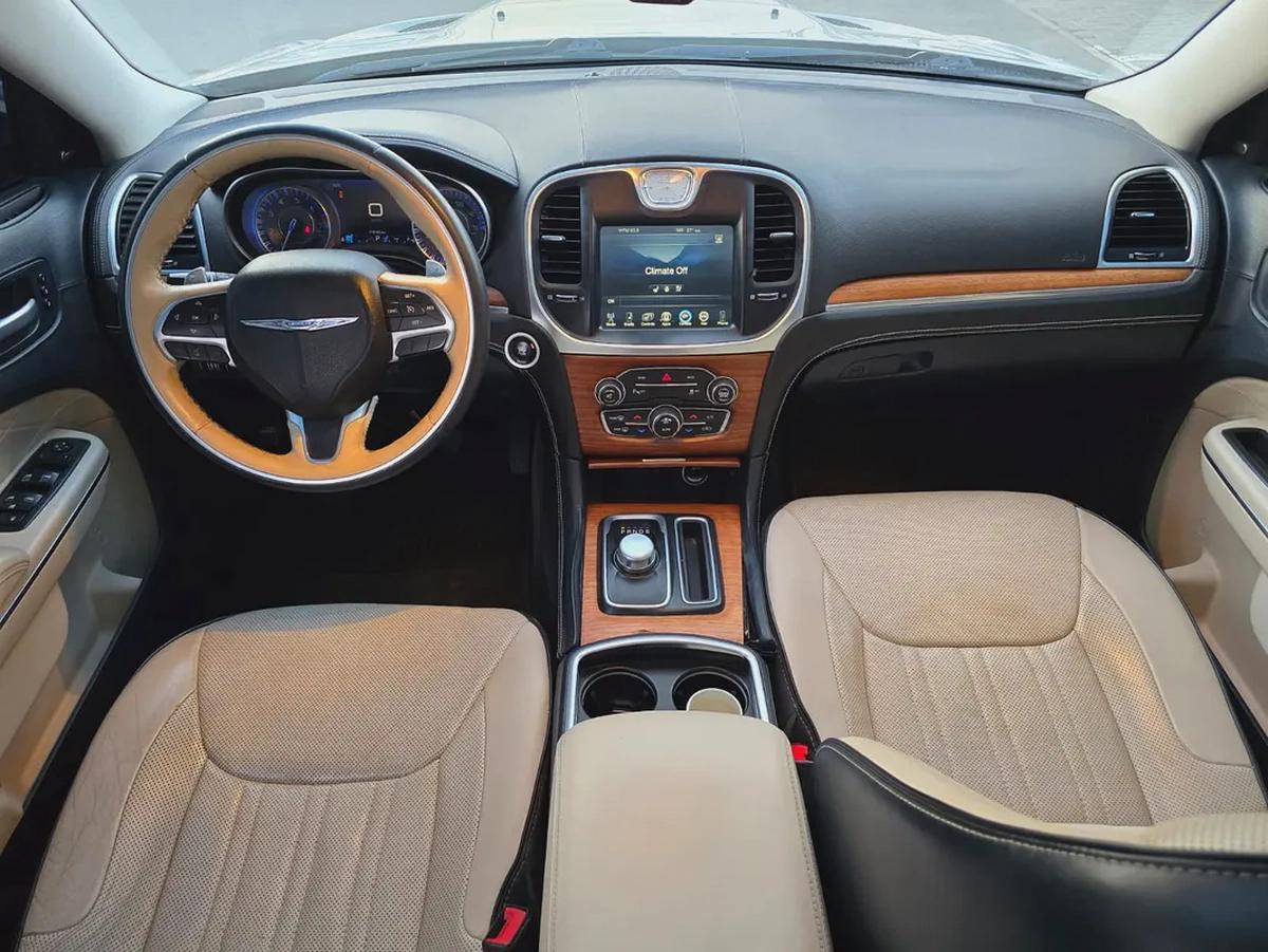 كرايسلر 300c مواصفات امريكية هيمي 8 سلندر بحالة جيدة-6-6