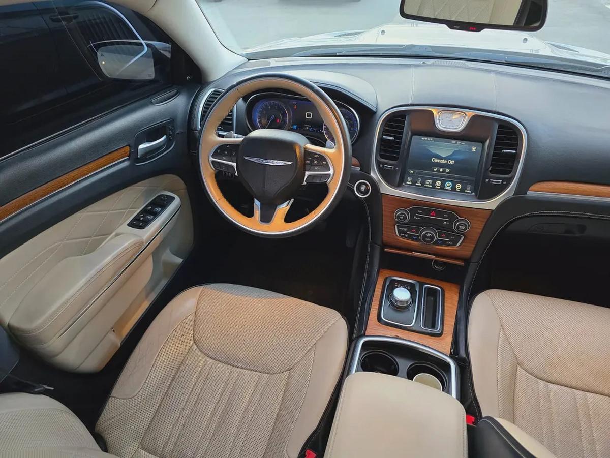 كرايسلر 300c مواصفات امريكية هيمي 8 سلندر بحالة جيدة-7-7