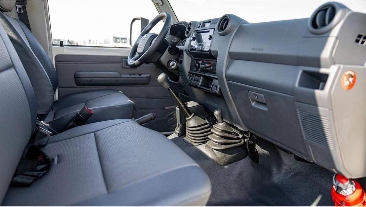 Toyota Land Cruiser Pick Up LC79 SC 4.2L V6 DIESEL 2025-16-16