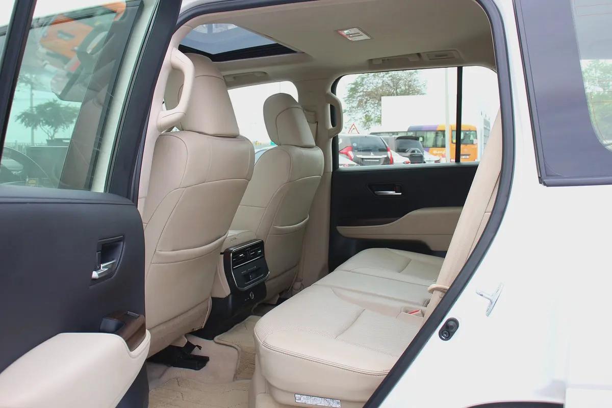 2023 Toyota Land Cruiser GXR - GCC Specs-4-4