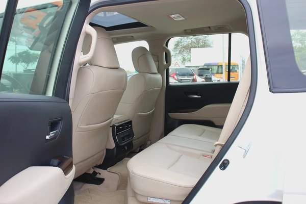 2023 Toyota Land Cruiser GXR - GCC Specs