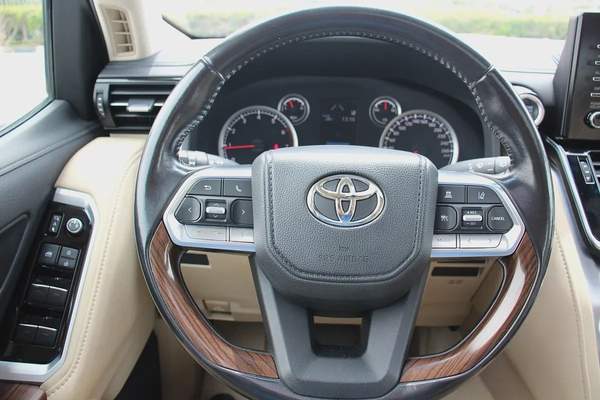 2023 Toyota Land Cruiser GXR - GCC Specs