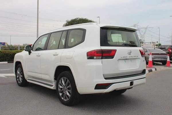 2023 Toyota Land Cruiser GXR - GCC Specs