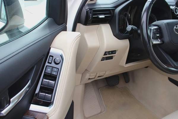 2023 Toyota Land Cruiser GXR - GCC Specs