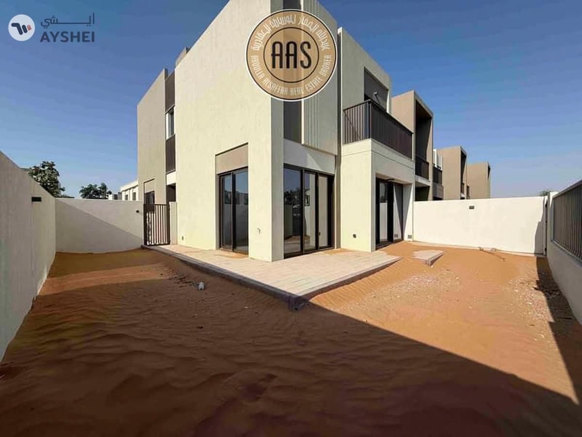 SINGLE ROW PARK FACING 4BR+MAID VILLA AVAILABLE FOR RENT-9-9