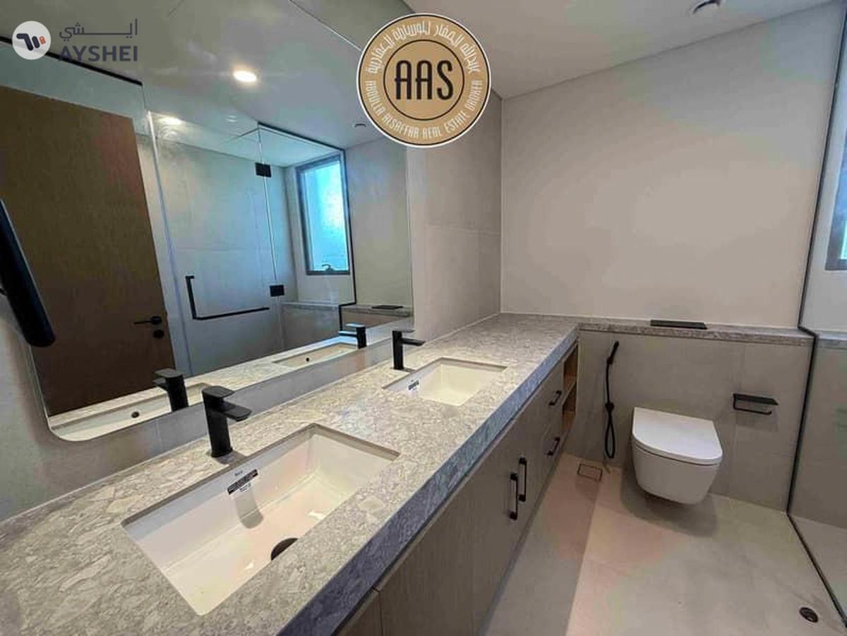 SINGLE ROW PARK FACING 4BR+MAID VILLA AVAILABLE FOR RENT-4-4