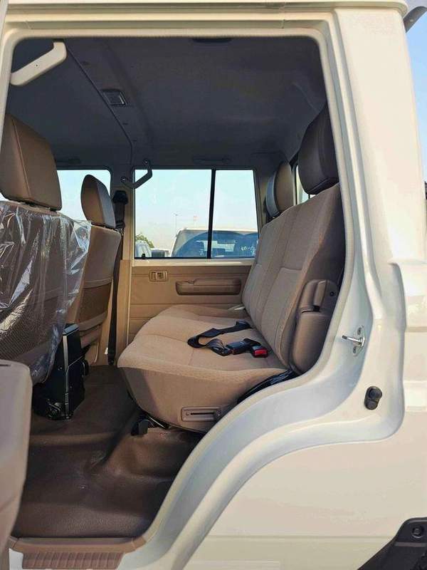Toyota Land Cruiser Pick Up LC79 STD-E / DOUBLE CABIN MANUAL / SNORKEL (CODE # STD-E)
