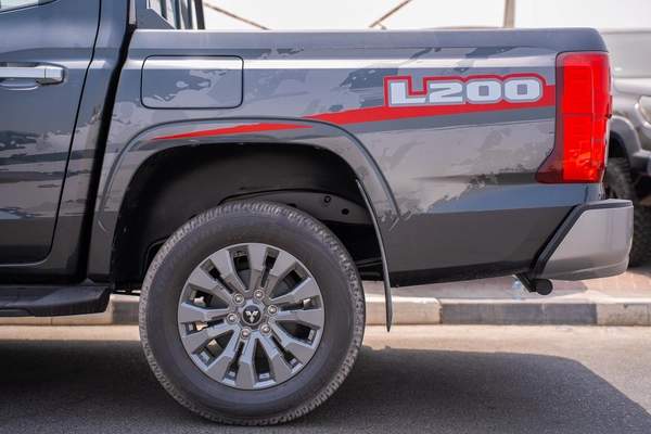 MITSUBISHI L200 2.4 2025 MODEL PETROL